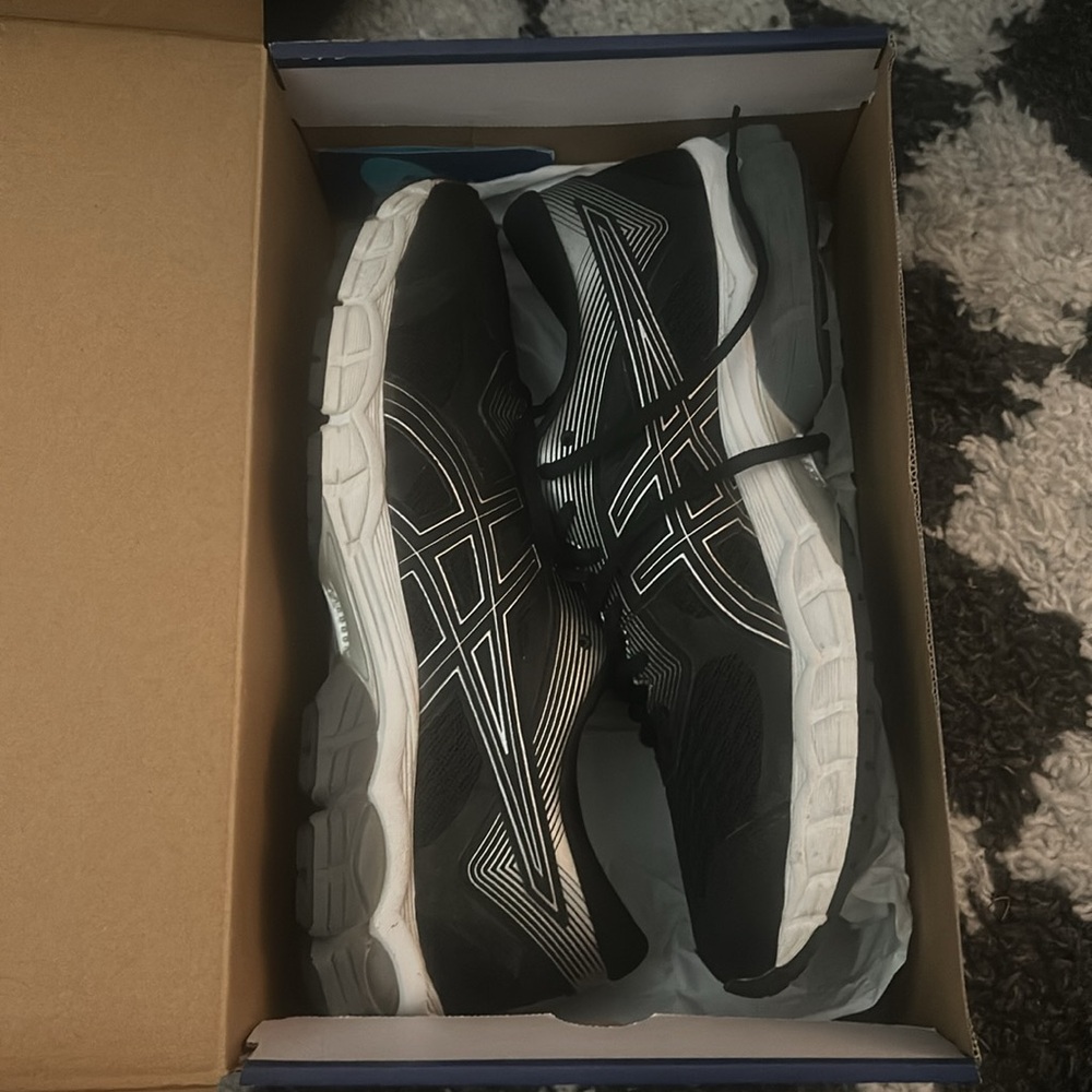 NWOT ASICS gel-enhance ultra 5 sneakers